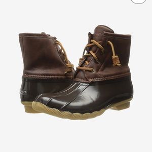 Sperry saltwater big kids boots size 5 BROWN